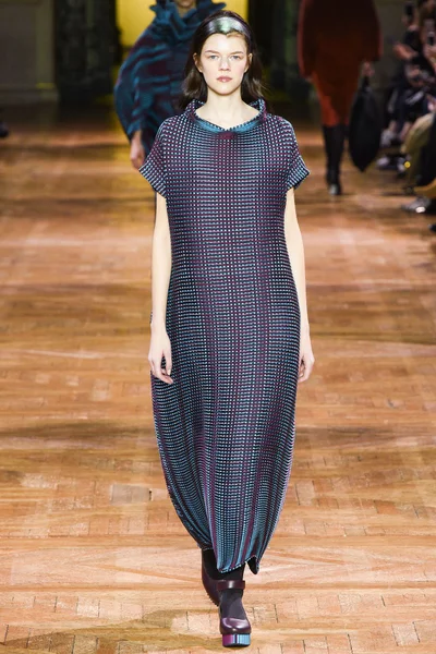 Look 28